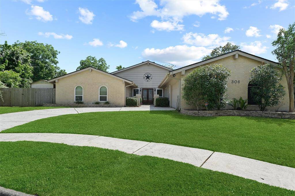 League City, TX 77573,306 Lazy Hollow DR