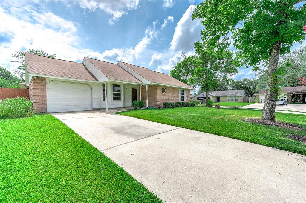 Pearland, TX 77584,915 W Primrose Meadows CIR