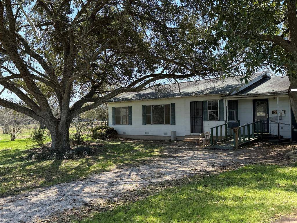 Schulenburg, TX 78956,8406 W County Line RD