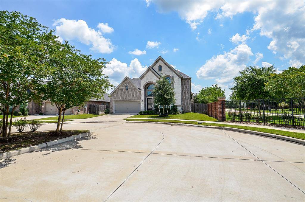 Sugar Land, TX 77479,5627 Bending Crest CT