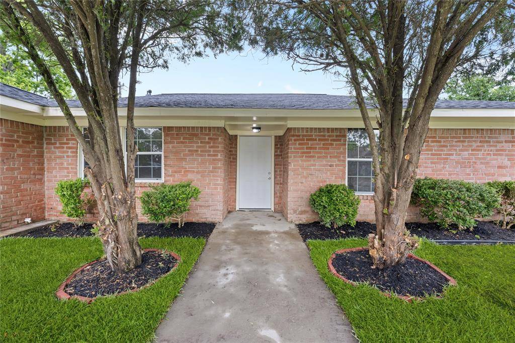 Houston, TX 77033,10202 Teneha DR