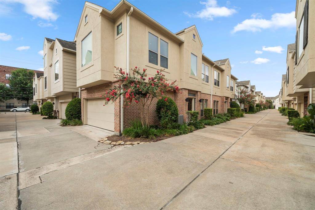 Houston, TX 77007,3816 Center ST