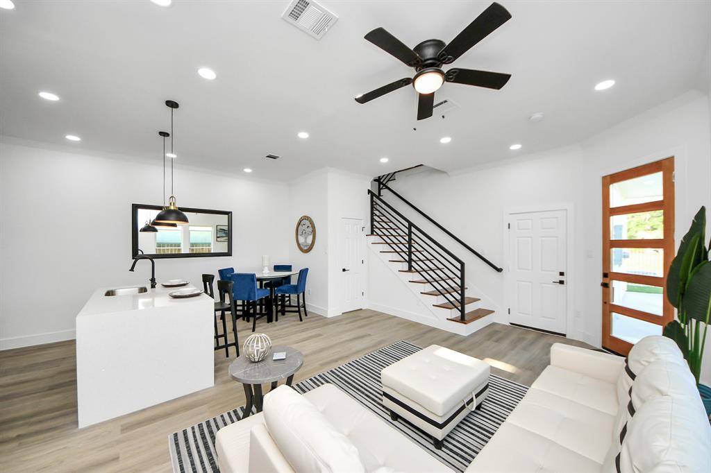 Houston, TX 77033,9303 Jutland RD