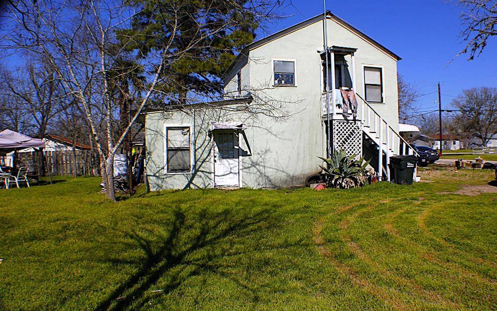 Waelder, TX 78959,409 N Avenue D