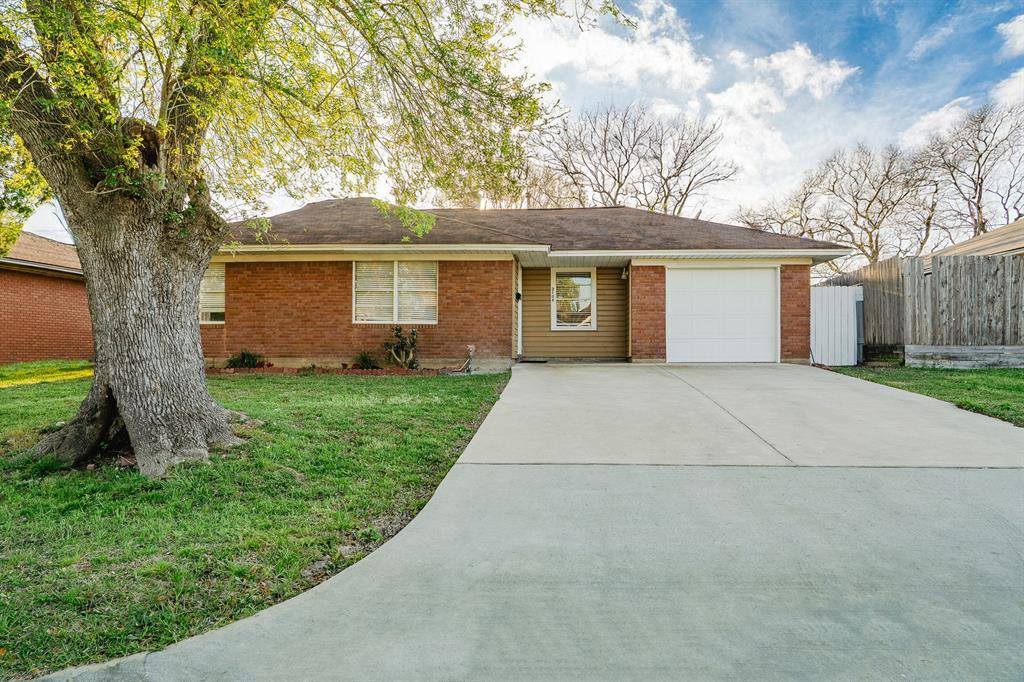 Pasadena, TX 77502,2106 Blueberry LN