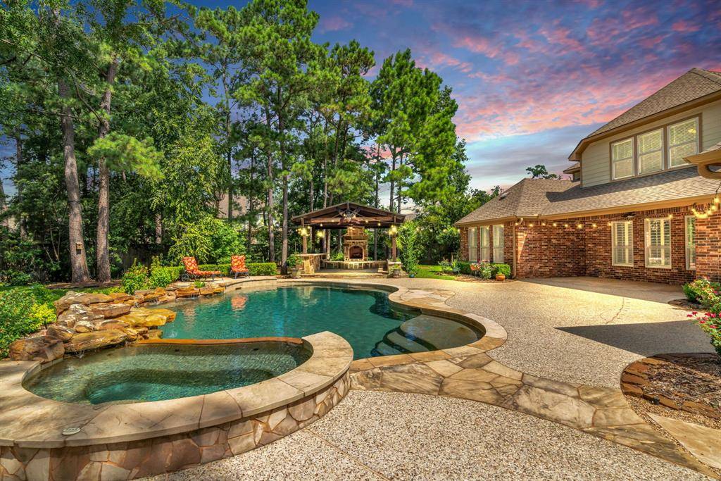 The Woodlands, TX 77389,71 E Hullwood Court