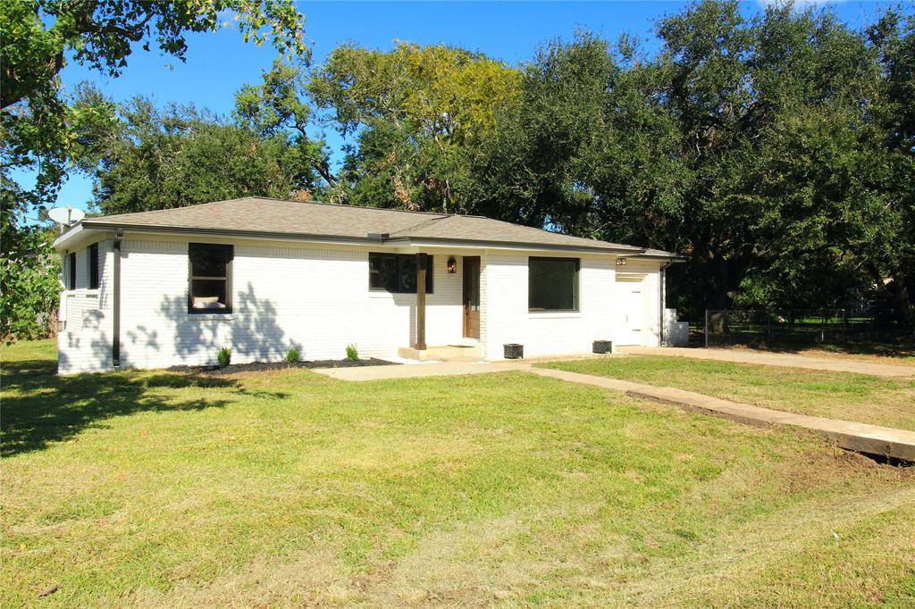 Clute, TX 77531,300 Dorsett ST