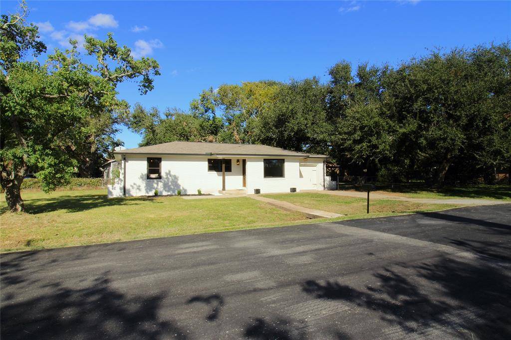 Clute, TX 77531,300 Dorsett ST