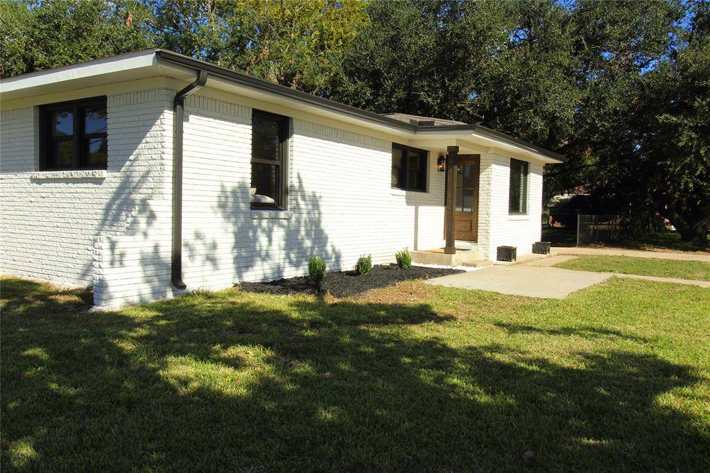 Clute, TX 77531,300 Dorsett ST