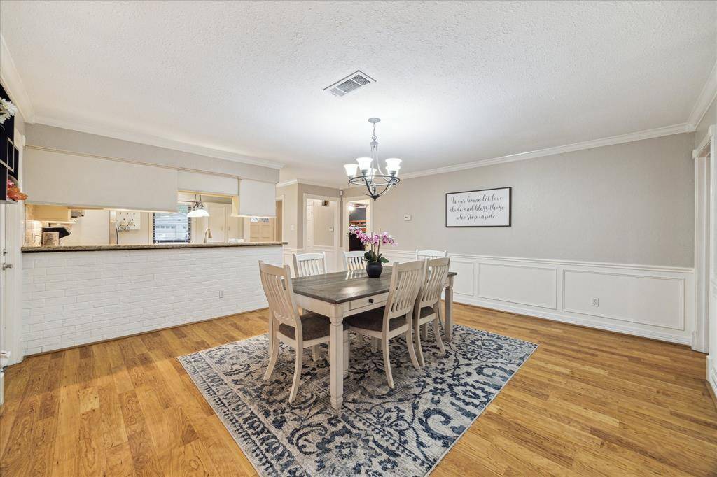 Houston, TX 77092,5911 Hewitt DR