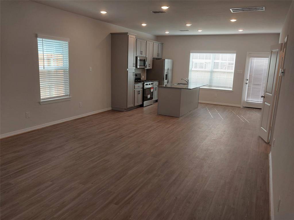 Houston, TX 77021,6434 Calhoun RD