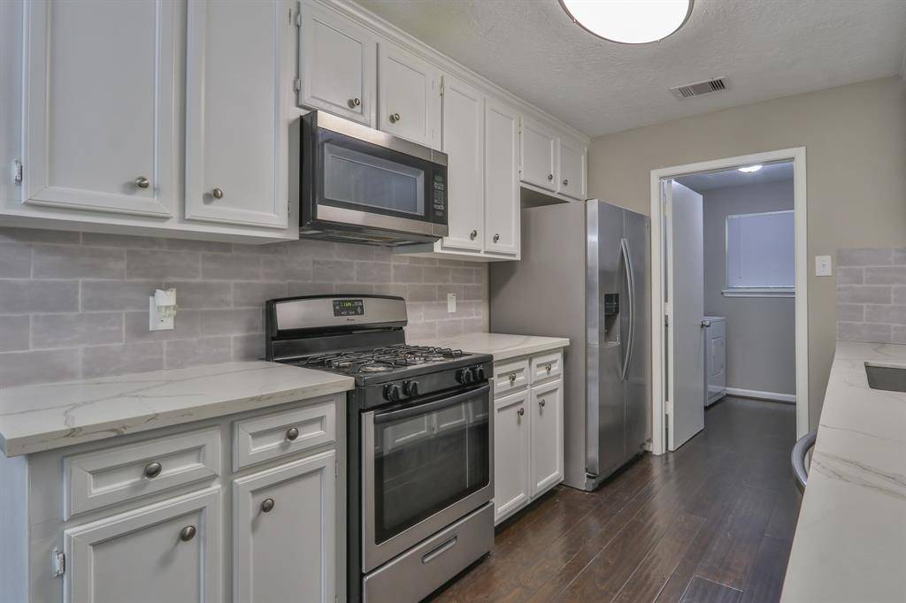 Friendswood, TX 77546,506 Castlelake DR