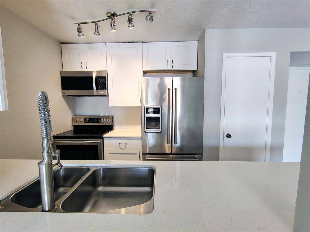 Seabrook, TX 77586,205 Yacht Club LN #205