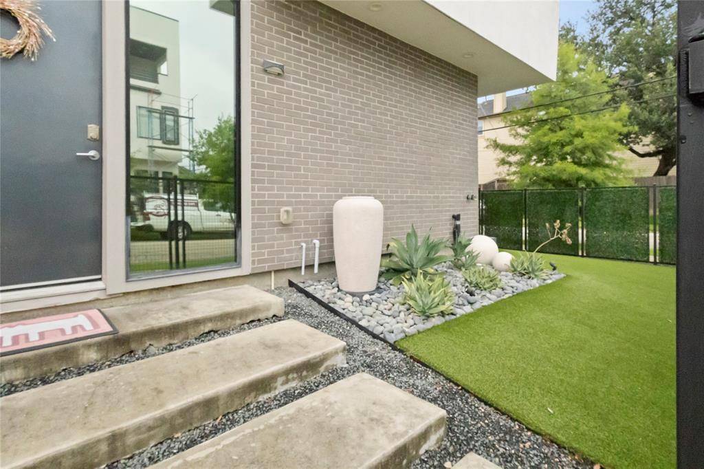 Houston, TX 77019,1302 Crocker ST