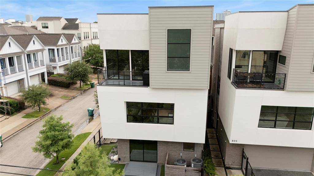 Houston, TX 77019,1302 Crocker ST