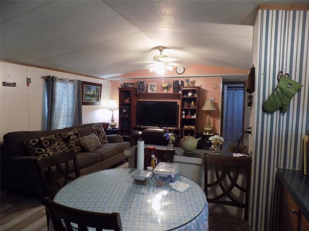New Caney, TX 77357,27308 Royal Coach