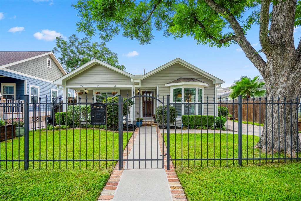 Houston, TX 77009,829 E 27th ST