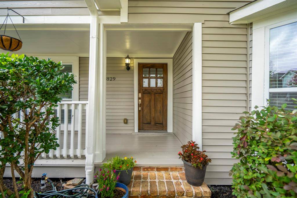 Houston, TX 77009,829 E 27th ST