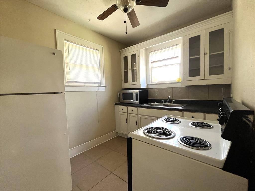 Baytown, TX 77520,714 N 1st ST