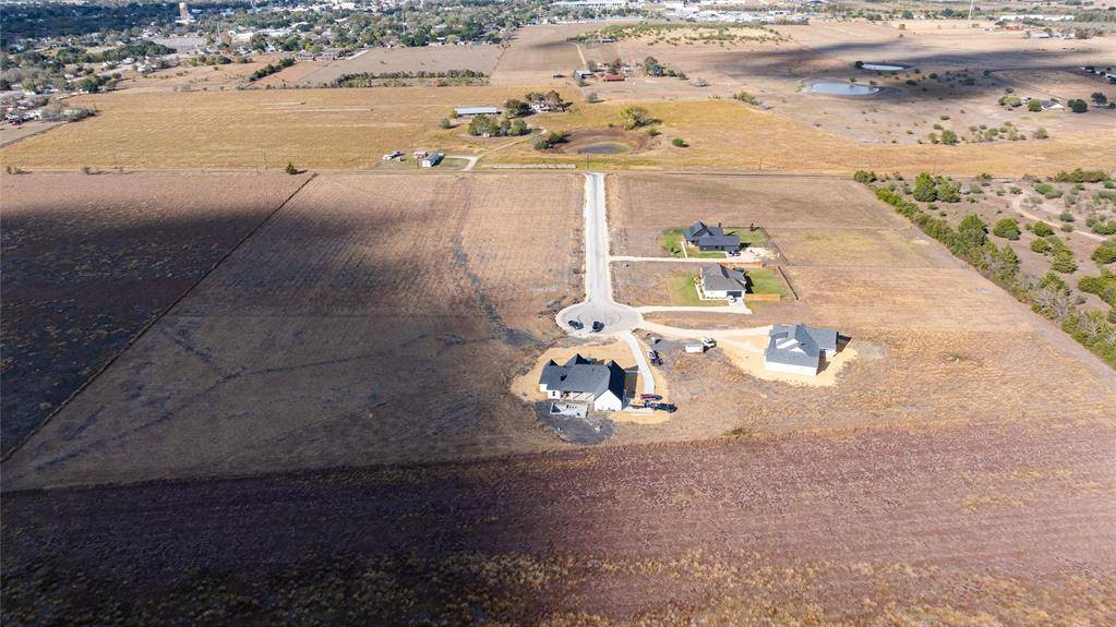 Schulenburg, TX 78956,108 Country View LN