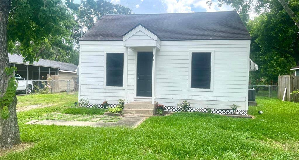 Angleton, TX 77515,1010 N Valderas ST