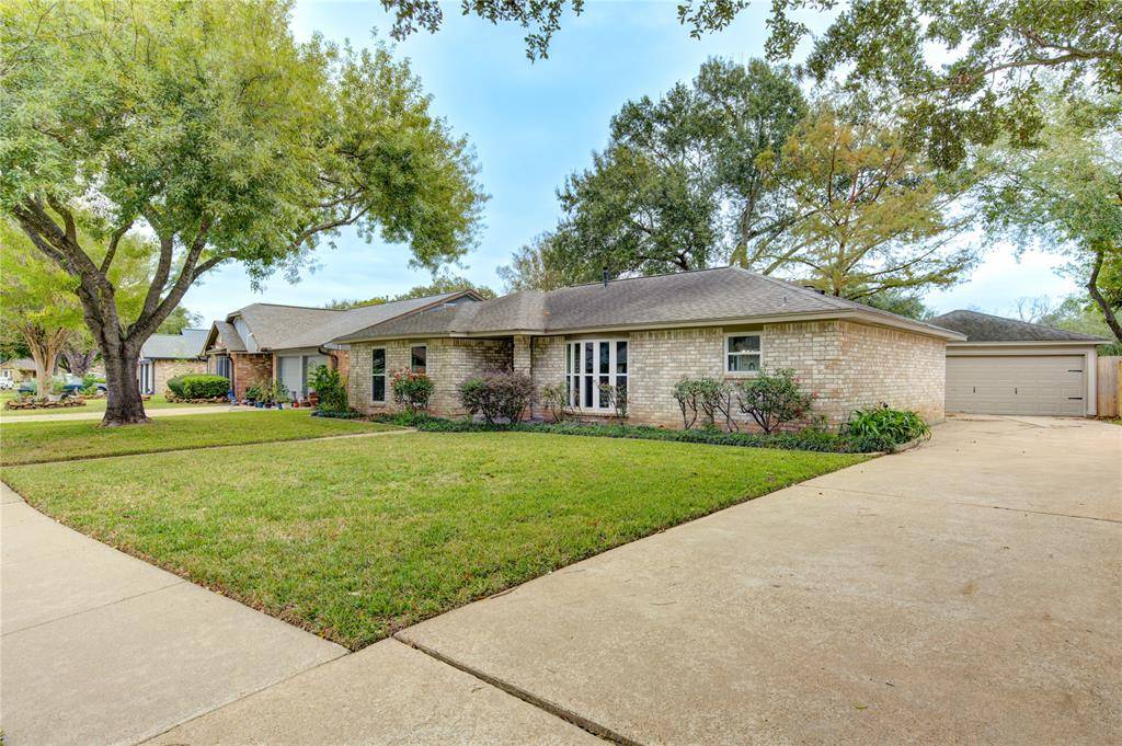 Sugar Land, TX 77498,13547 Brook Hollow DR