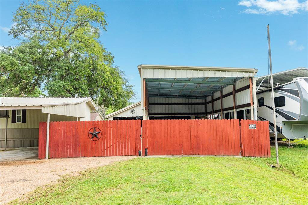 Clute, TX 77531,328 Goliad ST #CR821