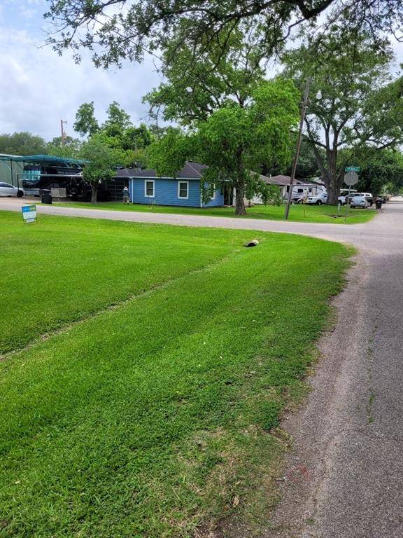 Alvin, TX 77511,1415 W Blum ST