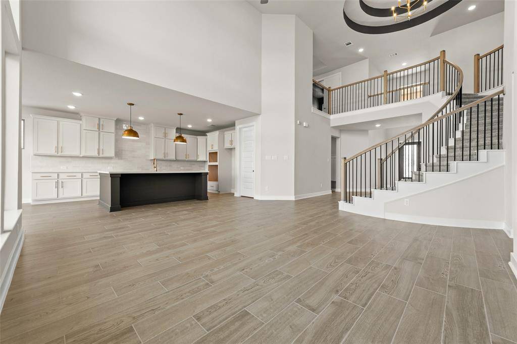 Conroe, TX 77302,15507 Blonde Llama LN