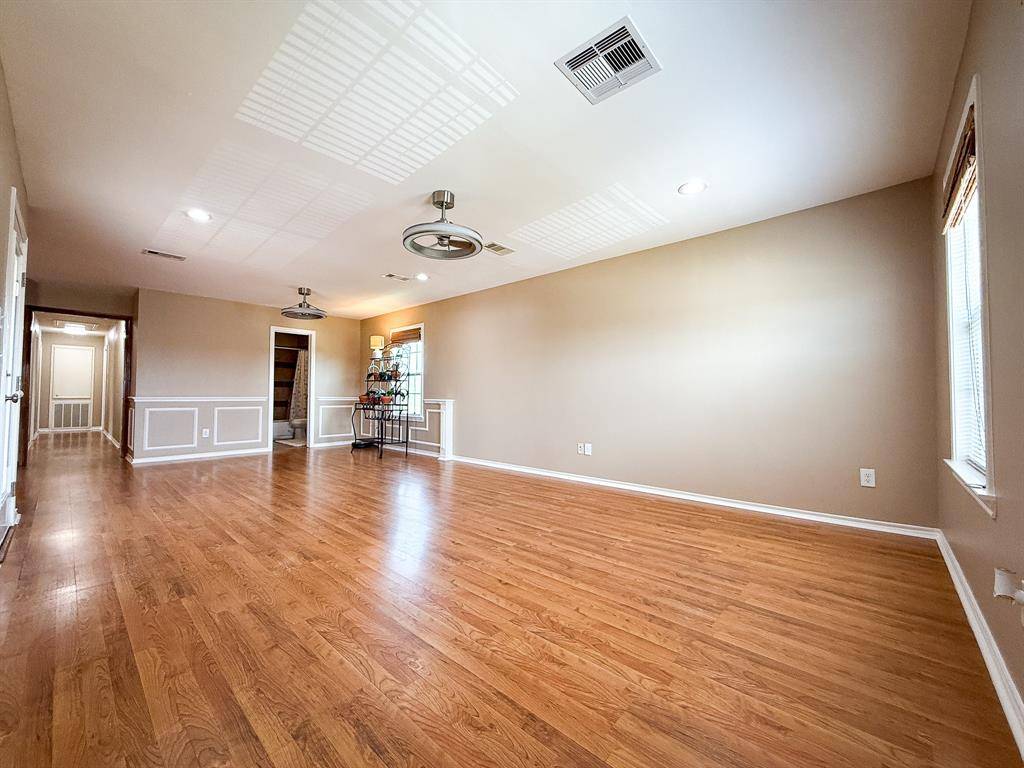 Dickinson, TX 77539,931 12th ST