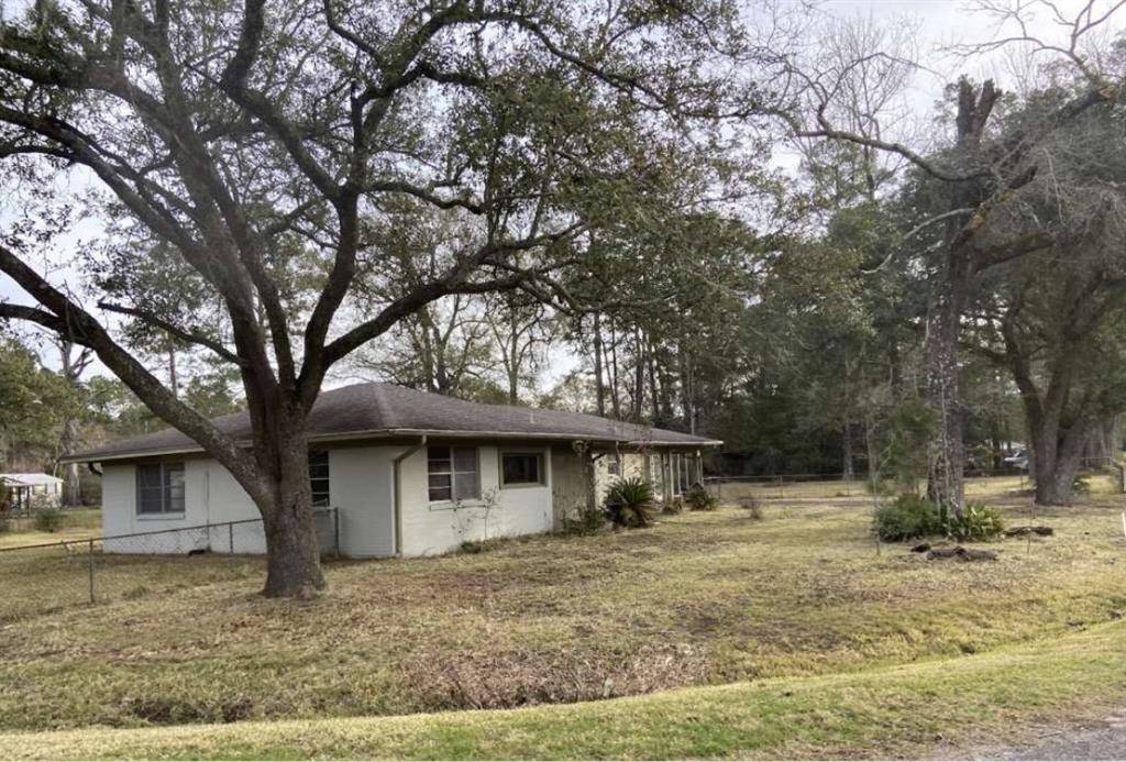 Vidor, TX 77662,910 Forest LN