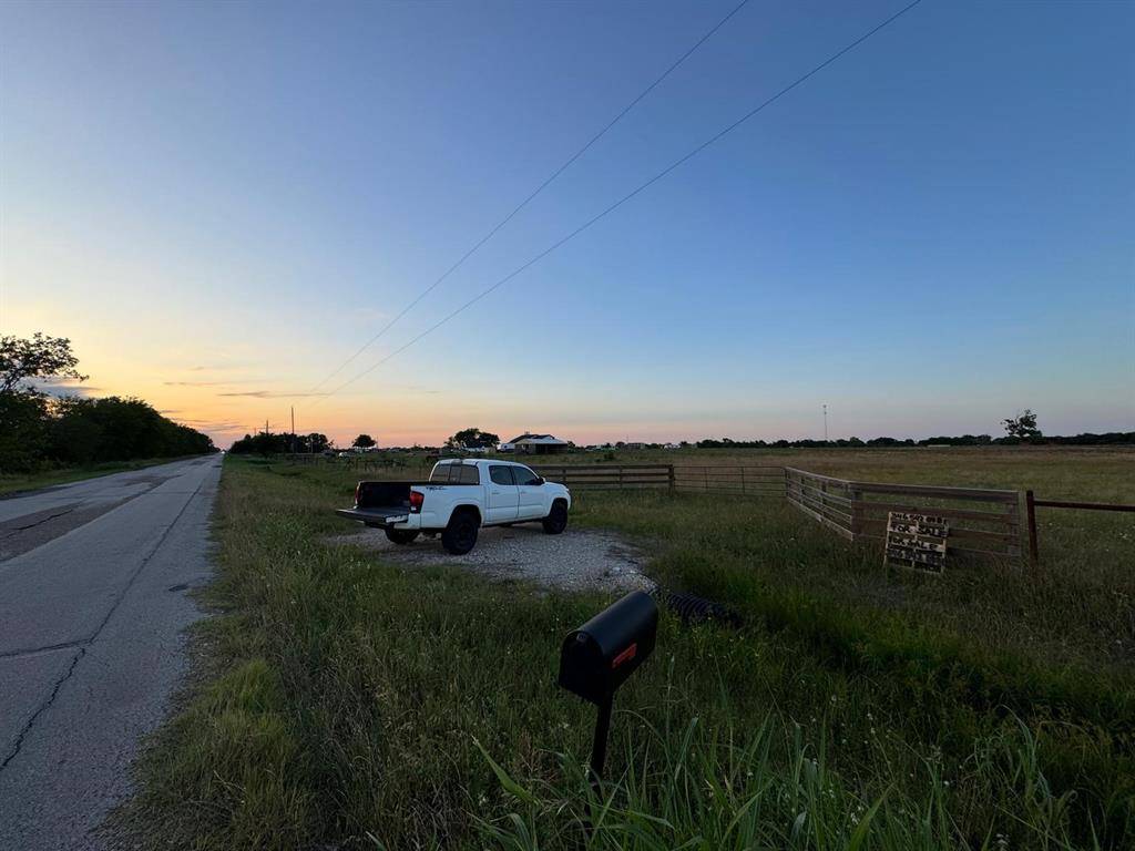 Bellville, TX 77418,816 RACCOON BEND RD