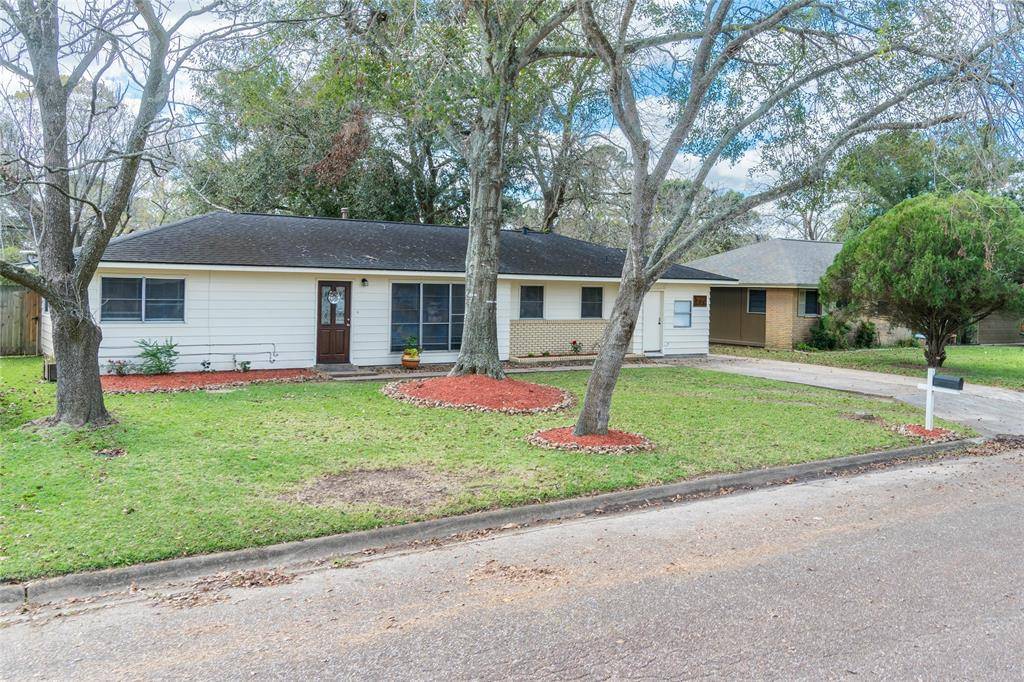 Angleton, TX 77515,521 Holly ST