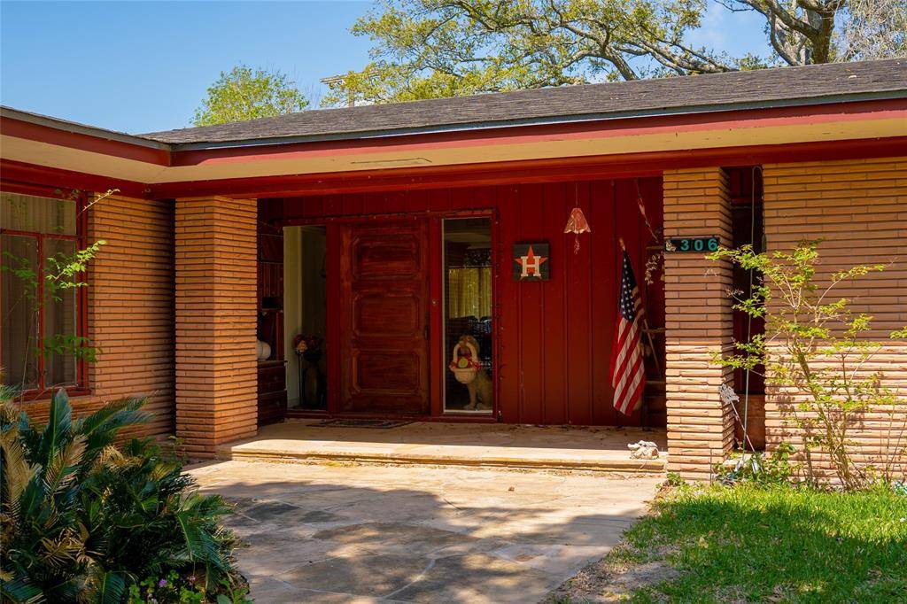 Alvin, TX 77511,306 W Foley ST