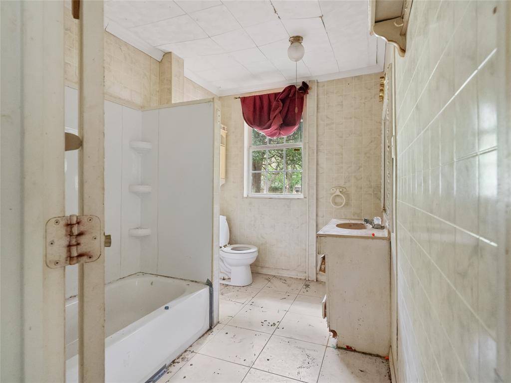 La Marque, TX 77568,809 Maple ST
