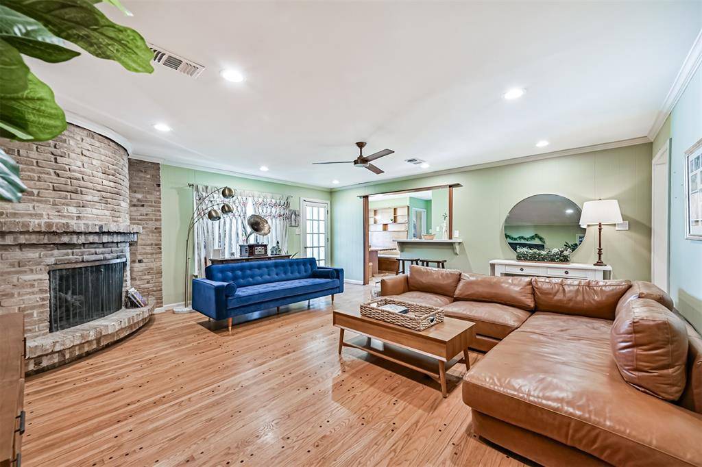 Taylor Lake Village, TX 77586,1215 Shorewood DR