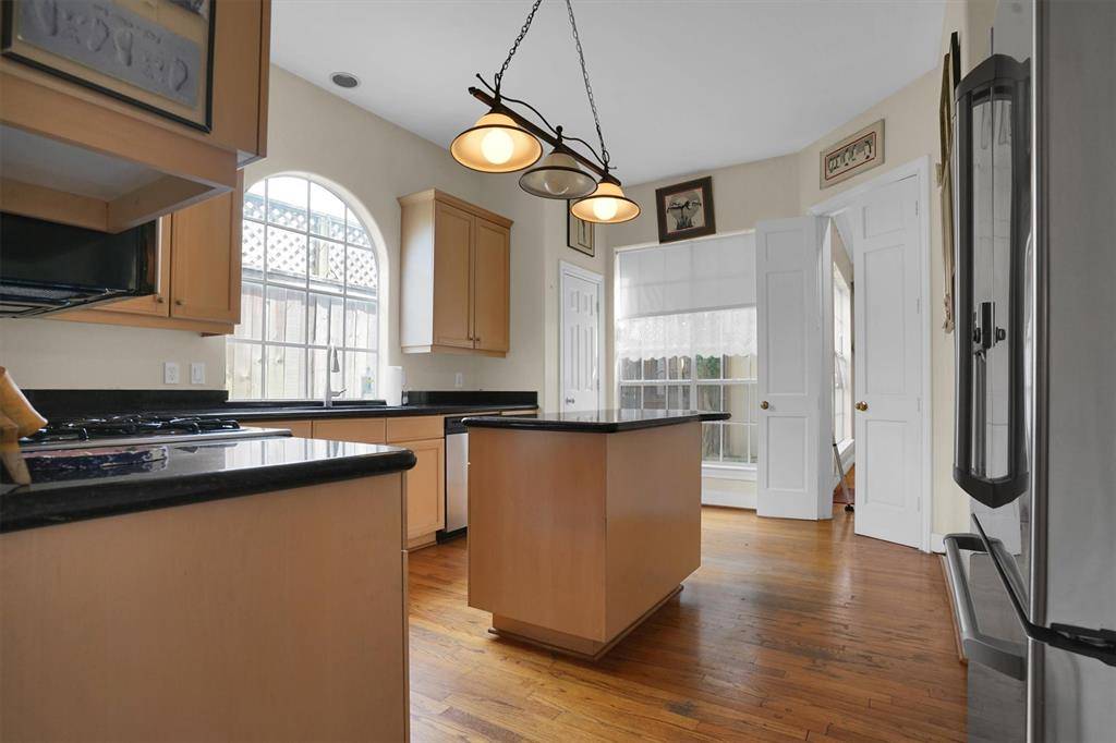 Houston, TX 77027,2908 Saint ST