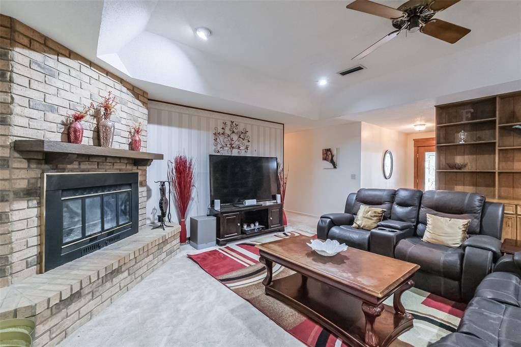 Hallettsville, TX 77964,506 Kahn ST