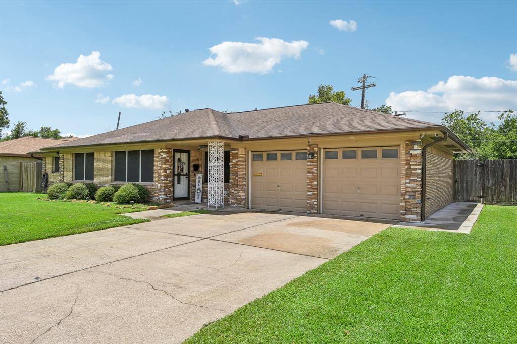 Pasadena, TX 77502,2704 Oaks DR