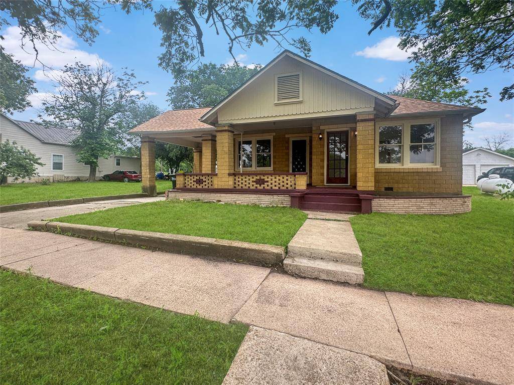 Flatonia, TX 78941,320 E South Main ST