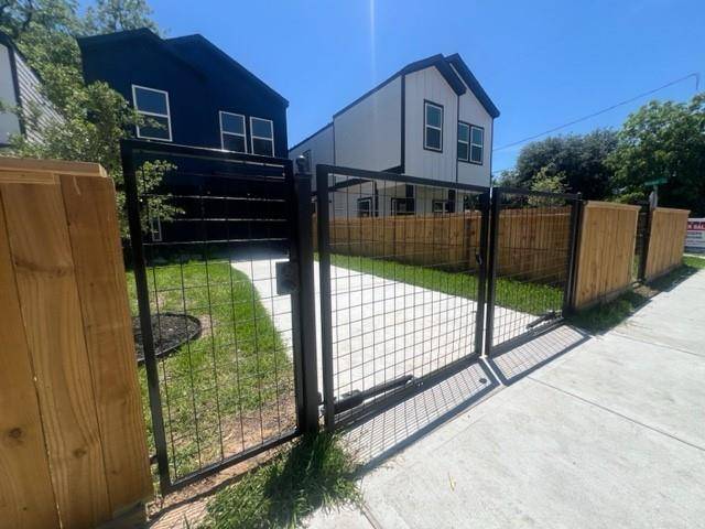 Houston, TX 77009,5702 Elysian ST