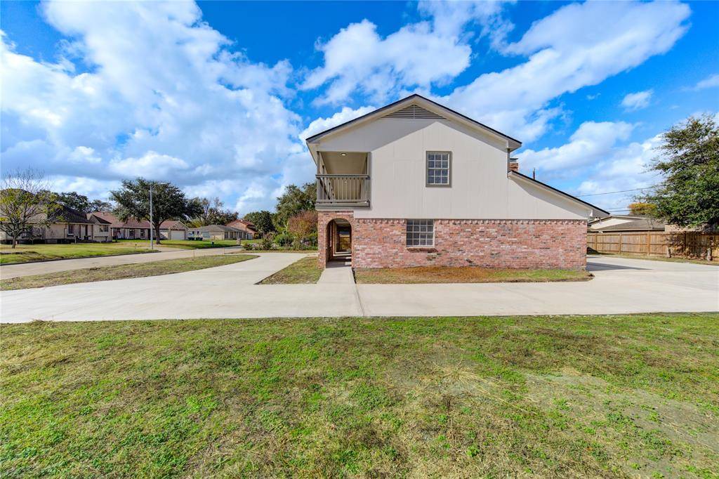 Houston, TX 77033,5011 Redbud ST