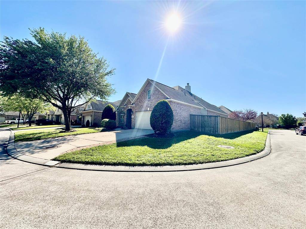 Pearland, TX 77581,2402 E Tuschman