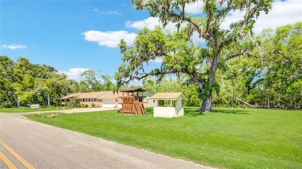 Jones Creek, TX 77541,95 Robinhood LN