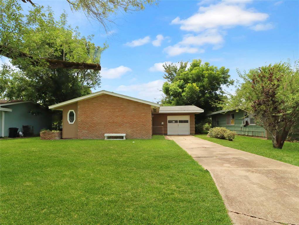 Hitchcock, TX 77563,205 Highland DR