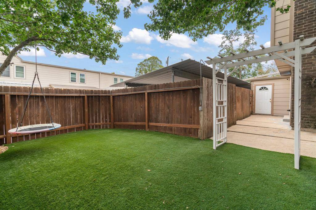 Houston, TX 77079,820 Threadneedle ST #248