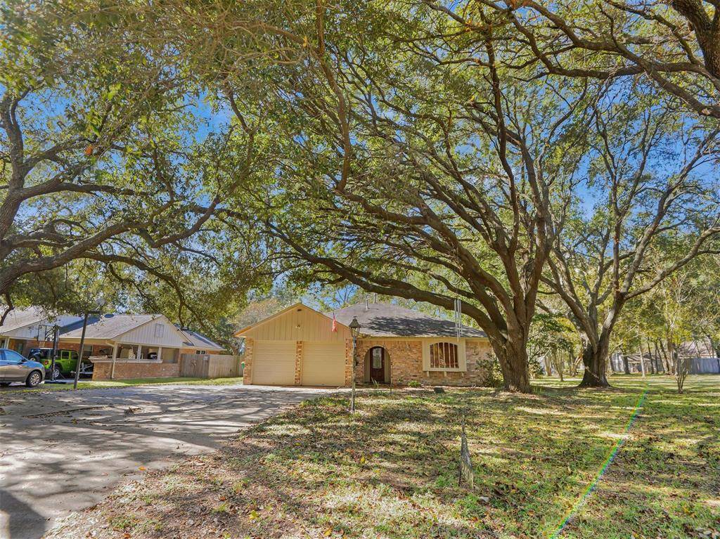 La Marque, TX 77568,2406 Lazy Lane LN