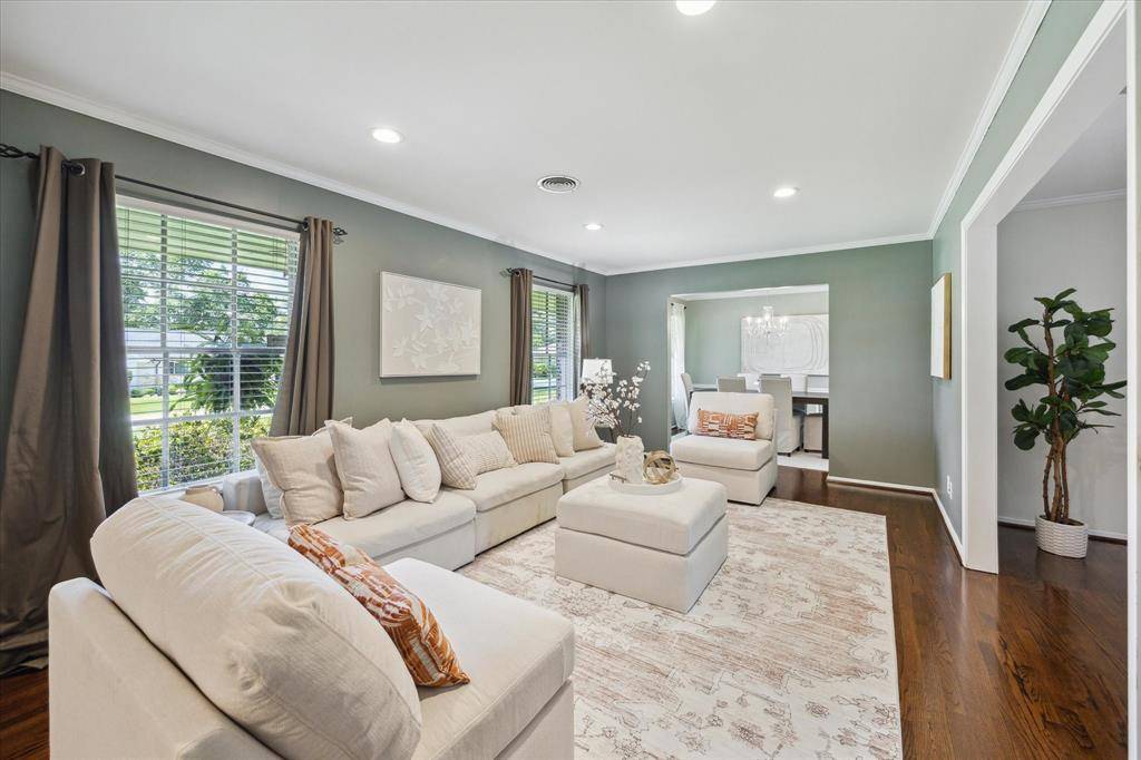 Houston, TX 77055,9222 Bronco DR