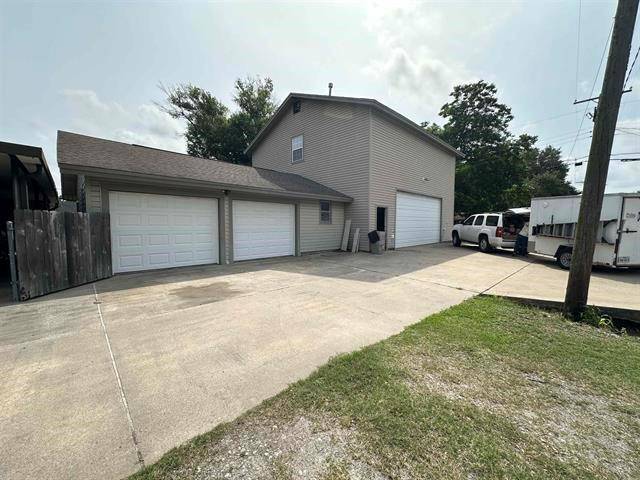 Port Neches, TX 77651,2441 10th ST