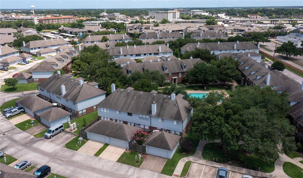 Webster, TX 77058,1429 El Camino Village DR #16